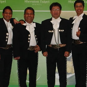 Mariachis en Colinas de Tarango 